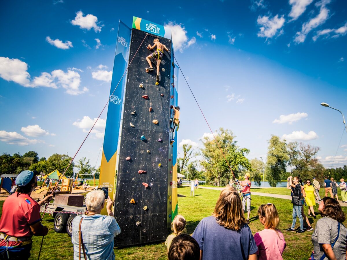 Mobile climbing wall for rent